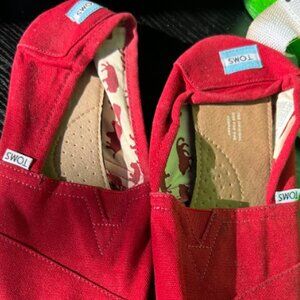 RED TOMS